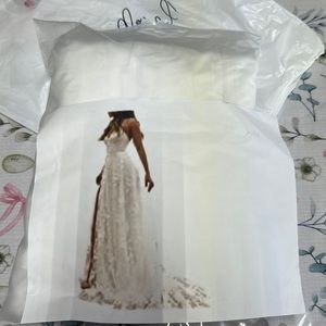 Beautiful wedding dress(New)